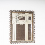 Espelho retangular em cristal bisotado com moldura em bronze patinado, cinzelado com folhagens - med. 69x54 cm ( moldura com uma parte inferior com pequeno amassado, espelho com pequenas manchas do tempo)