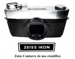 Colecionismo/Máquina fotográfica - (JL-09) Rara Contarex de uso científico (Zeiss Ikon). Câmera normalmente utilizada em microscópios e outro equipamentos científicos. A câmera em leilão não possui a tampa traseira, provavelmente estava acoplada em algum equipamento que dispensava esta tampa. O obturador da câmera está operacional, mas seria recomendado uma nova lubrificação em caso de uso. A cortina está aceitável, apresentando manutenção profissional. Câmera vendida para a coleção ou retirada de peças. Material vendido no estado em que se encontra. Aos interessados poderá ser fornecido um pequeno vídeo mostrando o obturador em funcionamento.