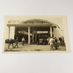 MILITARIA - Antiga FOTOGRAFIA frontal ao MERCADO SHANGRI-LÁ em LONDRINA. Existe manuscrito na parte inferior ACAMPAMENTO EM LONDRINA. Nota-se Militares com cavalos . Não determinamos a época da fotografia. 