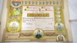 MILITARIA - REVOLUÇÃO DE 1932 - Diploma original de Sócio Benfeitor outorgado pela Associação dos Officiaes Reformados da Força Pública de São Paulo, ao Capitão Joaquim de Paula Soares no ano de 1955. O diploma mede 65 X 47cm e foi impresso pela Sarcinelli - São Paulo - Rio. Seu antigo proprietário cortou parte do diploma antes de ser emoldurado.