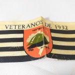 S04 - MILITARIA - REVOLUÇÃO DE 1932 - BRAÇAL DE VETERANO, fabricado em tecido, em excelente estado de conservação. Item raro!! 39 X 5,5 cm