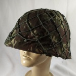 MILITARIA R124 - CAPACETE AMERICANO M1 em aço, sem o liner, com camuflagem e rede, usado pelo Exército Brasileiro.