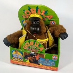 BRINQUEDO ANTIGO - GORILA DO GUGU - Fabricado pelos Brinquedos Estrela. Funciona a pilha - não testado e sem garantia. Acompanha colete, óculos, guitarra em sua embalagem original.