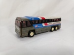 BRINQUEDO ANTIGO antigo de LATA - Lindo ônibus da Greyhound. As rodas giram livremente - Fabricado no Japão pela Buddy L sob licença da The Greyhound Corp. Mede 19,5 cm de comprimento.