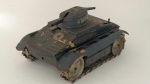 BRINQUEDO ANTIGO - Maravilhoso e RARO TANQUE DE GUERRA marca ARNOLD (Alemanha), movido à corda (Tin toy tank from Arnold. 1940). Mede aprox. 14 cm de comprimento. Necessita revisão - não está funcionando. A chave da corda não acompanha a peça.