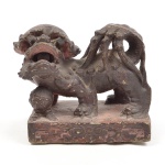 China Séc XIX - Rara escultura de Cão de fó em pedra patinada, esculpida à mão, altura 15 x 10 x 16 cm.