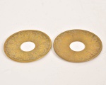 Conjunto com 2 bobeches em bronze, 8 cm de diâmetro.