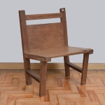 Desiger não identificado - Cadeira em madeira nobre, necessita restauro no assento.
