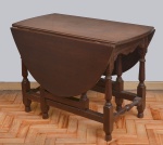 Mesa cancela em madeira nobre, fechada 70 x 100 x 53 cm e aberta 70 x 100 x 135 cm.