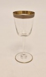 Conjunto com 6 taças para vinho tinto em demi-cristal com borda lavrada, com douração, 13 cm.