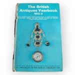 The British antiques Yearbook. 1972-3. S. J. Philippis. London. Encadernação editorial, 19 x 13 cm,