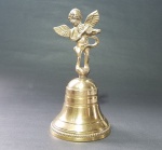 Belíssimo sino em bronze com anjo tocando instrumento - 14,5 cm - Boca do sino: 7,7 cm - Vide fotos!