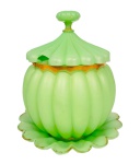 OPALINA BACCARAT - Imponente poncheira com presentoir na cor verde em opalina francesa, apresentando