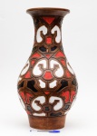 Belíssimo vaso em cerâmica marajoara com desenhos em alto relevo. Med. 61 cm x 32 cm