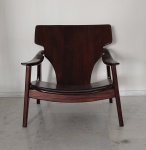Cadeira do design de Sergio Rodrigues modelo dita DIZ. Retirada com HORA MARCADA. 2002  Com Almofada em Couro Natural  Cor Marron