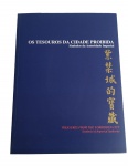Livro " Os tesouros da cidade proibida" com as raridades da arte chinesa. Possui mapa histórico das disnatias chinesas e seus períodos . Veja fotos extra. Livro com 220 páginas.
