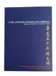 Livro " 5 mil anos de civilização chinesa" com espetaculares fotos e texto em português sobre a arte chinesa. Livro com 218 páginas.