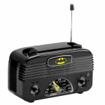 Rádio retro do BATMAN AM-FM em plástico rígido tipo baquelite, alimentado por três pilhas AA. Peça sem uso, funcionando e na caixa original.