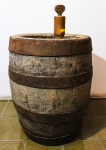 COLECIONISMO - BRAHMA - Barril para chopp, em madeira e fechamento em metal. No estado. 46 cm x 33 c