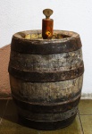 COLECIONISMO - BRAHMA - Barril para chopp, em madeira e fechamento em metal.No estado. 55 cm x 37 cm