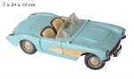 Mundo Vintage. Carro miniatura escala 1/18 do modelo "Chevrolet Corvette" 1957, em ferro na cor azul. Manufatura "Road Tough". 7 x 24 x 10cm.