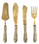 EUROPA SÉC XIX - Jogo de quatro talheres para servir em "vermeil in gold", com cabos em prat
