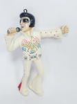 Lindo boneco do -  ELVIS PRESLEY - 2001 - Material: Borracha rígida - Possui argola na cabeça pra pendurar.  Medida: 15 cm de altura.