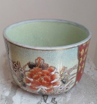 SATSUMA - Lindo Cachepot em porcelana chinesa. Adornado com florais e detalhes pintados à mão. . Medida: 11cm de altura x 16 cm diâmetros