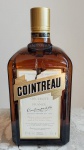 Garrafa lacrada de licor francês - COINTREAU - 1 litro - Medida: 22 cm de altura.