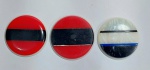 Lote de 3 antigos botões 2 camadas. Sendo um 3,7 cm e dois de 3,5 cm de diâmetro.