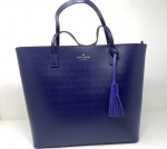 Linda e original Bolsa - KATE SPADE - Modelo: TOTEN - Cor saphira Wkru 4708. Sem uso, porém possui um pequeno risco, quase imperceptível. Conforme foto. Medida: 38 Larg x 30 Alt x 8 de profundidade.