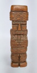 Antiga escultura entalhada na madeira, representando Deus Inca - TIKI - Medida: 17 cm de altura x 5 cm x 5 cm.