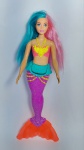 Linda e conservada Boneca Barbie Dreamtopia  Sereia - 2019  Mattel -  Cabelos verde e rosa. Conforme fotos - Made in Indonésia -  Medida: 3 cm de altura.