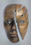 TONNY - Escultura em bronze representando Máscara. Assinada. Medida: 13,5 cm x 10 cm x 5,5 cm. Peso: 500 gramas.
