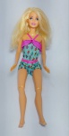 Linda e conservada boneca articulada Barbie passeio de bicicleta. 2009 Mattel. Medida: 30 cm de altura.