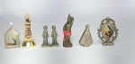 Lote de 6 pequenas imagens religiosas de mesa em metal. Medida maior: 6 cm de altura.