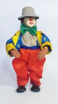 Antigo e lindo palhaço musical a corda - Movimenta cabeça e um dos braços -  Mãos, cabeça e pés em massa biscuit, estrutura em arame com enchimento, roupinhas em cetim. Medida: 25 cm de altura x 13 cm x 12 cm.