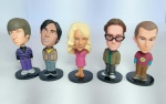 FUNKO - Lote de 5 colecionáveis e conservados bonecos - The Big Bang Theory - Mini Wacky Wobbler - Bobble Heads - Material : PVC - Ano: 2012 - Representando: RAJ - PENNY - HOWARD - LEONARD e SHELDON. Medida: 9 cm de altura x 4 cm de diâmetro. 2012 Kiss Catalog, Ltd.  Funko LLC.