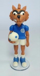 Linda e conservada escultura em biscuit, representando o mascote Raposão do Cruzeiro Esporte Clube. Medida: 15 cm de altura x 5 cm de diâmetro de base.