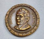 EBERLE - Linda e antiga Medalha de Bronze Comemorativa aos 50 anos - 1896/1946 - MTALÚRGICAE ABRAMO EBERLE LTDA - Caxias do Sul  - Brasil - Efígie em alto relevo do Fundador - ABRANO EBERLE - Gravador: Eberle - Medida: 32 mm de diâmetro x 4 mm de espessura.
