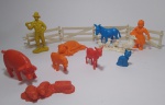 BRINQUEDO ANTIGO - Antiga Fazendinha da Guliver - Em Plástico rígido - Lote de 10 peças variadas + 4 módulos das cercas.