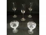 Cinco taças em cristal translúcido sendo 3 flutes e par de taças para champagne lapidação bico de jaca, Alt. 13 e 11, Diam. 5 e 9 cm.