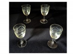 Quatro taças para vinho tinto em cristal lapidado, Alt. 14, Diam. 6 cm.