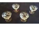 Quatro taças para champagne em cristal lapidado, Alt. e Diam. 9 cm.