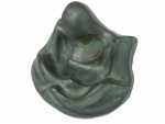 Escultório em cerâmica patinada de verde representando figura feminina, Com. 16, Alt. 11 cm.