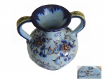 Solifleur em cerâmica Alcobaça decoração de flores azuis sobre fundo azul, apresenta bicados, 12, Diam. 7 cm.