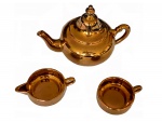 Bule para chá com xícara e provador em porcelana Dourada Weiss pintada a mão, tampa com sineta, Alt. 14. Diam. 14 cm.