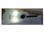 Luminária de parede executada em acrílico e plástico duro para duas luzes representando guitarra, Com.72, Larg. Maior 28 cm. Este lote encontra-se em Nogueira, Petrópolis