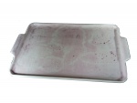 Bandeja em porcelana Steatita pigmentada  na cor pink sobre fundo branco, 40 x 27 cm.  Este lote encontra-se em Nogueira