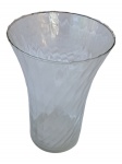 Vaso em cristal translúcido lapidado com bordas serrilhadas,  Alt. 29, Diam. 19 cm,